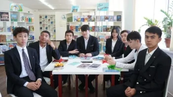 Все ученики школы имени Абая в Кызылорде читают наизусть стихи великого поэта